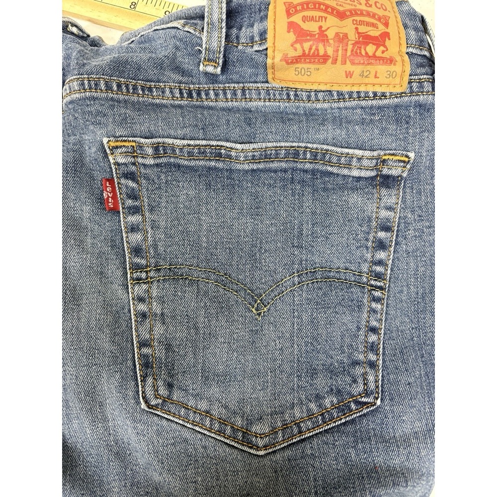 Levis 505 Regular Fit Wide Leg 42x30 Medium Wash Red Tab Blue Denim Jeans - Picture 2 of 9